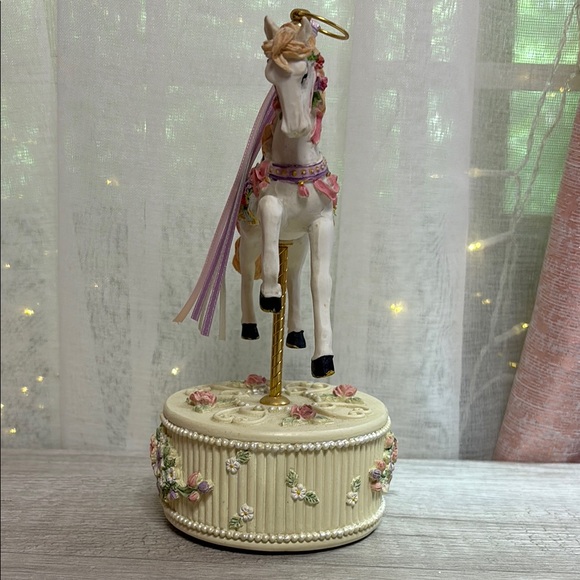 Vintage Carousel Horse Music Box - Picture 5 of 12